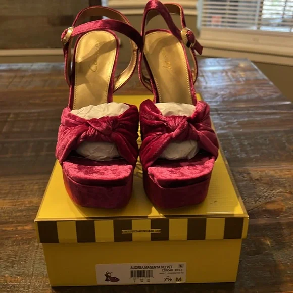 Women Circus By Sam Edelman Audrea, Magenta Velvet Platform Heel size 7 1/2 - Picture 2 of 7